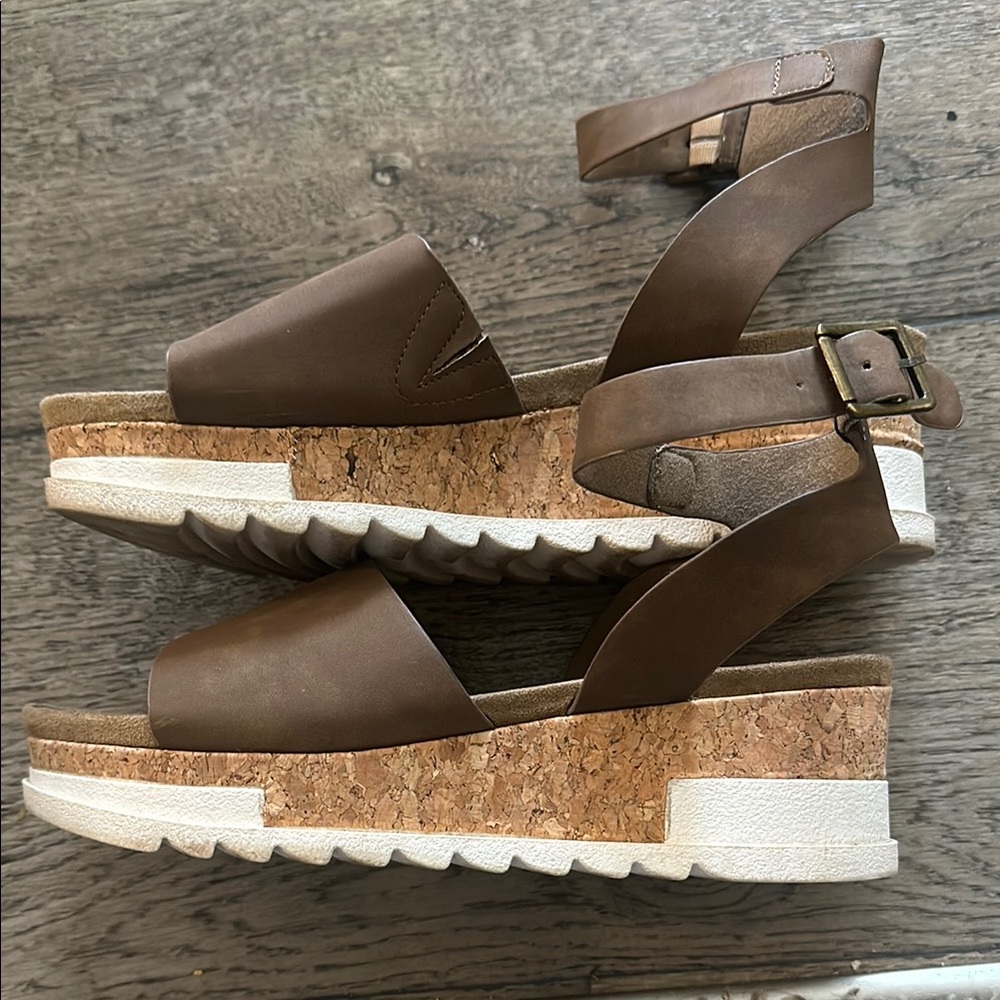 Pierre Dumas Brown Platform Sandals with Ankle Strap
